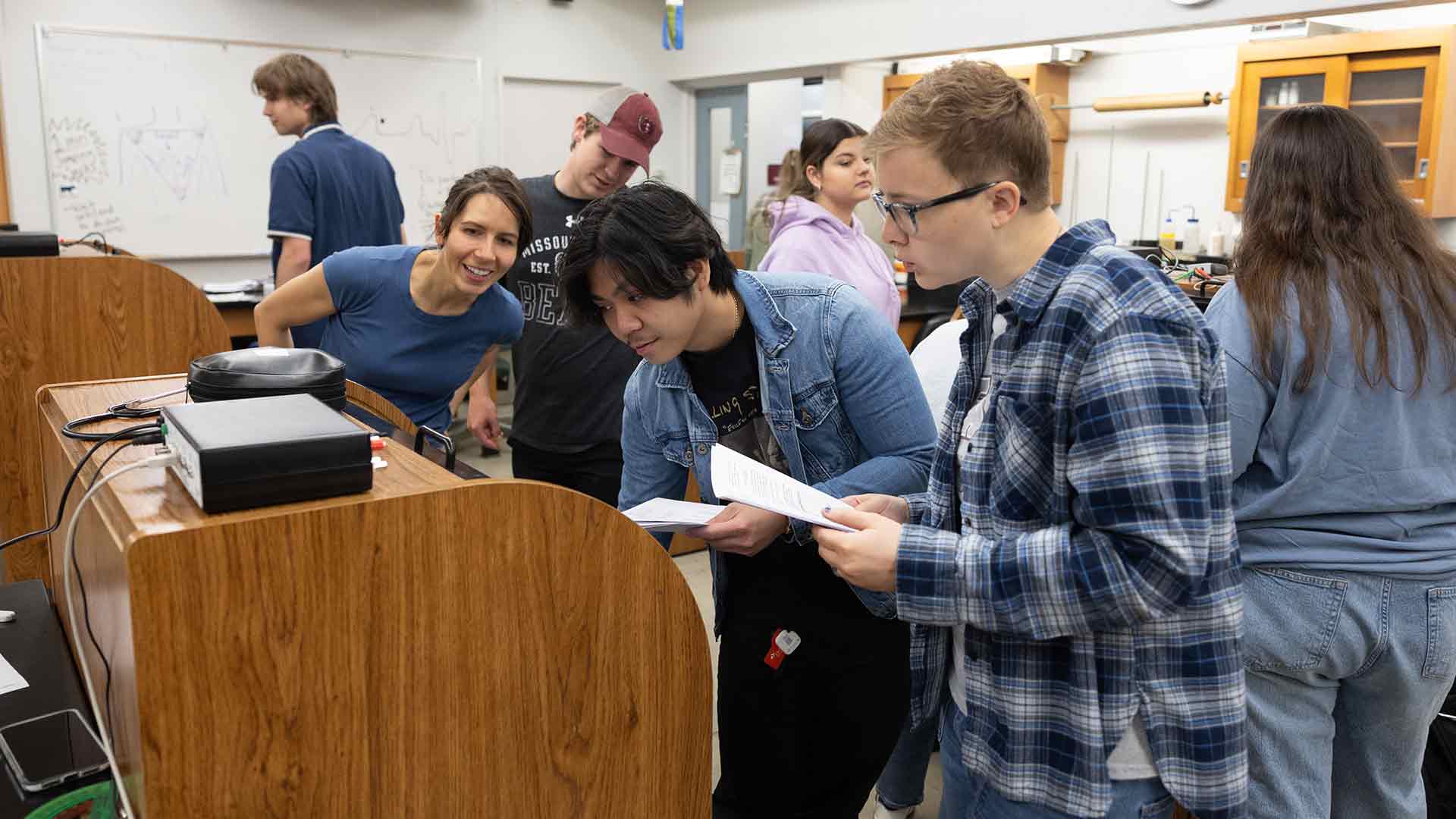 Georgia Auteri’s Biology 361 Class conducts EKG testing.